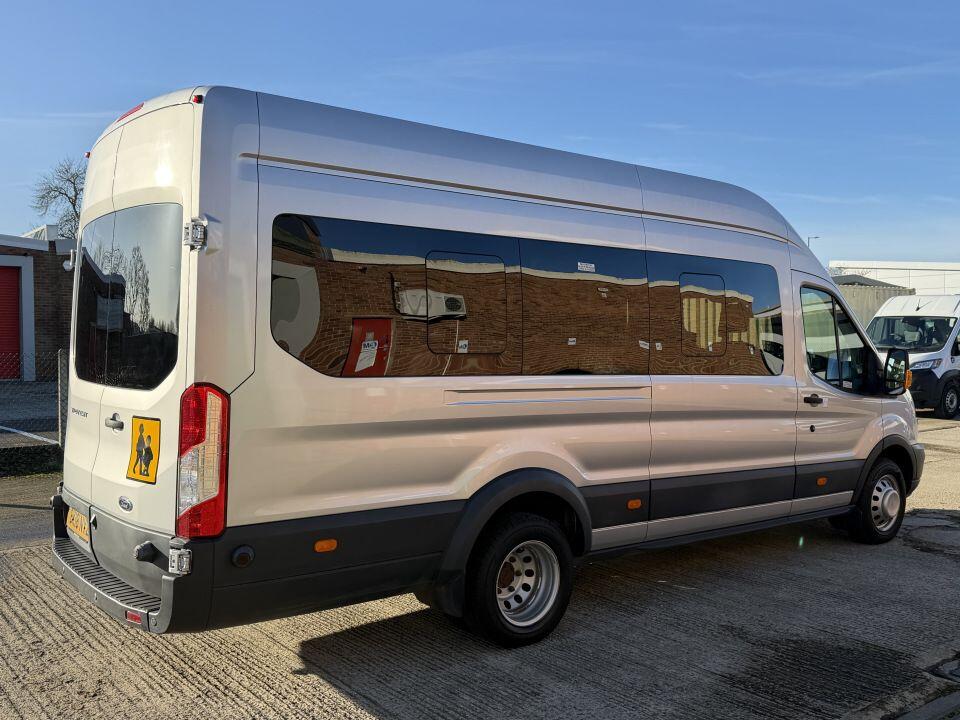 Ford Transit image 6